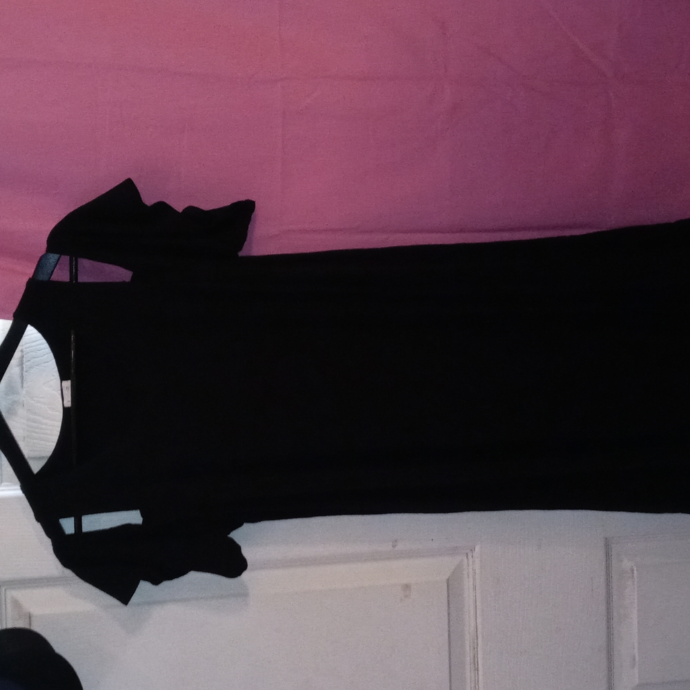 Black dress with exposed shoulders (L) by Garage